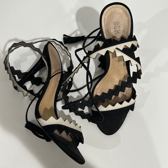 Chic Sandals - Picture 2 of 6